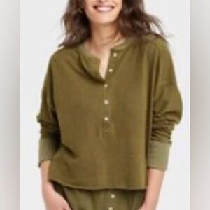 Universal Thread Cropped Distressed Henley, Green, sz XS